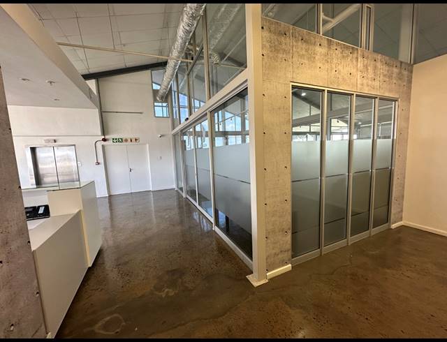 920M² OFFICE TO LET IN PAARDEN EILAND